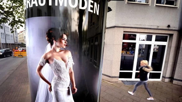 Das Brautmodengesch&auml;ft Am Bach wurde von den Beh&ouml;rden am 21. M&auml;rz 2017 zwangsgeschlossen. - &copy; Andreas Fruecht