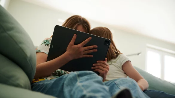 Tablets und Computer gehören für Heranwachsende längst zum Alltag. - © Annette Riedl