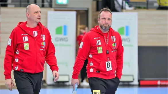 Auf dem Weg von Halle nach Blomberg: Jan-Henning Himborn (rechts), zurzeit Sportdirektor beim Bundesligakonkurrenten der HSG. - &copy; #michipix #biRDpiXs SV UNION Halle-Neustadt