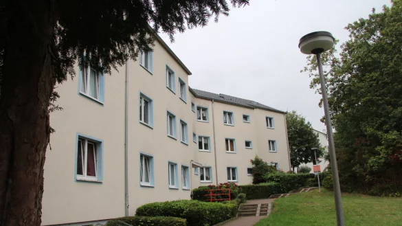 Am Hiddeser Berg reiht sich ein Mehrfamilienhaus ans andere. Hier wohnen viele Menschen mit hohem Unterst&uuml;tzungsbedarf. Die gibt es unter anderem von der Kirche Detmold-West. - &copy; Archivfoto: Dieter Asbrock