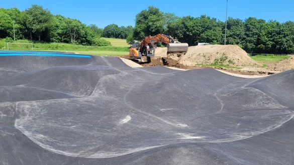 Noch laufen am Pumptrack auf der Westalm die letzten Arbeiten. - &copy; Katrin Kantelberg
