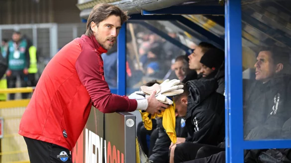 Seit Anfang Dezember muss Jannik Huth bei den SCP-Spielen auf der Ersatzbank Platz nehmen. Am Saisonende nimmt der Kapit&auml;n nun Abschied von Paderborn. - &copy; Imago Images