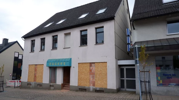 Auch in der Mittelstra&szlig;e 32 befanden sich im Erdgeschoss Gesch&auml;ftsr&auml;ume. Nach dem Umbau wird das gesamte Haus Wohnungen beherbergen. - &copy; Lorraine Brinkmann