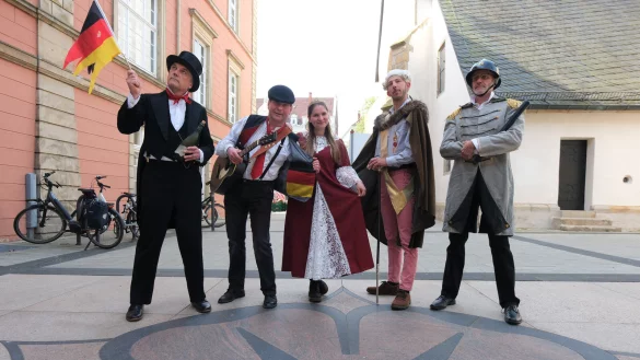 Ende Mai geht es los mit dem neuen Stadtgang zur Geschichte der Revoultion und Demokratie in Detmold. Markus Gr&uuml;ntgens (von links), Daniel Wahren, Paulina Hornung, Philipp Spalting und Stefan Lause freuen sich schon drauf. - &copy; Sven Koch