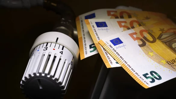 F&uuml;r die massiven Erh&ouml;hungen der Gas-, Sprit- und Heiz&ouml;l-Preise ist das Emissions Trading System verantwortlich. - &copy; IMAGO/Christian Ohde