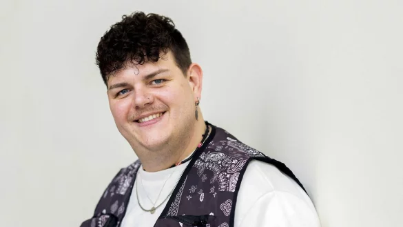 Der deutsche S&auml;nger Isaak Guderian, auch bekannt als Isaak, posiert w&auml;hrend eines Pressenachmittags vor dem Eurovision in Concert bei AFAS Live in Amsterdam am 13. April 2024. - &copy; Sander Koning / ANP / AFP