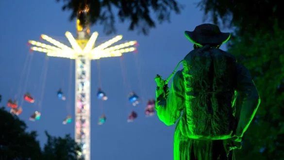 - &copy; Oliver Krato