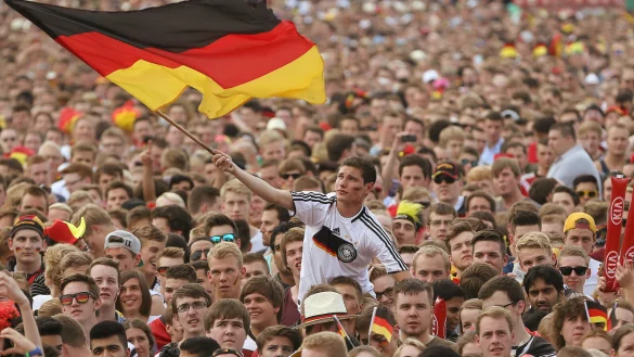 Besonders beliebt war das Rudelgucken 2014, als die deutsche Nationalmannschaft den WM-Titel holte. - © dpa