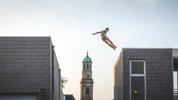 Die Cie. Be Flat er&ouml;ffnet neue Erfahrungsr&auml;ume im Stadtbild - so auch in Detmold. - &copy; Yngwie Scheerlinck