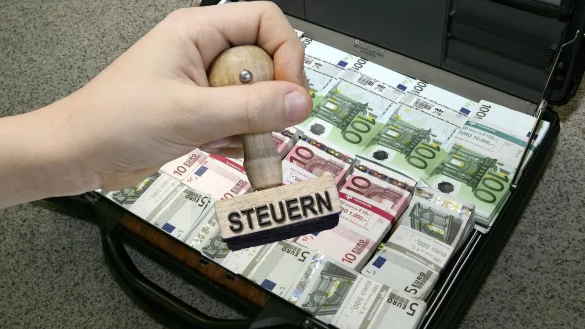 Die St&auml;dte und Gemeinde in NRW rechnen mit weiteren Steuerh&ouml;hungen im n&auml;chsten Jahr. - &copy; imago images / CHROMORANGE