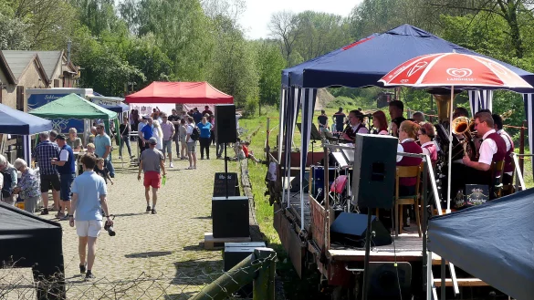 - &copy; Rudi Rudolf