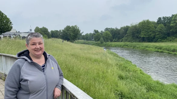 Iris B&ouml;geholz macht jede Woche den Kontrollgang an der Werre. - &copy; Dirk Windm&ouml;ller