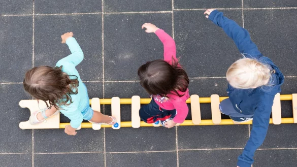 Balanceakt: Derzeit pr&uuml;ft das Land die Streichung von 45-Stunden-Pl&auml;tzen. In den Augen unserer Autorin eine der ungerechtesten Ideen. - &copy; Sebastian Kahnert