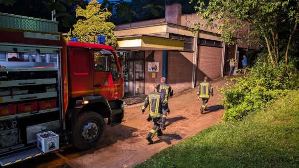 Jetzt muss es schnell gehen: Die Turnhalle hat es in Blomberg am schlimmsten getroffen. - &copy; Freitag TV