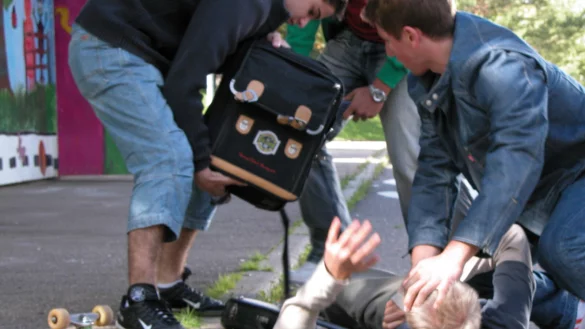 K&ouml;rperverletzungen kommen auch auf lippischen Schulh&ouml;fen vor - eine "Verrohung der Jugend" kann die hieisge Polizei aber nicht feststellen. - &copy; Polizeiliche Kriminalpr&auml;vention der L&auml;nder und des Bundes