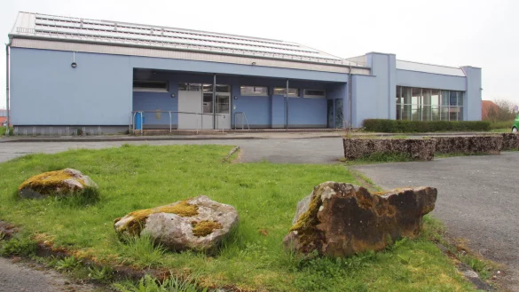 Im Lehrschwimmbecken im Schulzentrum Horn hat ein Kind mit dem Fu&szlig; festgesteckt. - &copy; Cordula Gr&ouml;ne