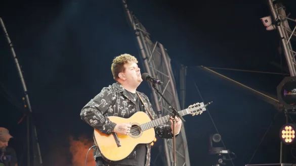 Isaak Guderian auf der B&uuml;hne im Eurovision Village in Malm&ouml;. - &copy; Jemima Wittig