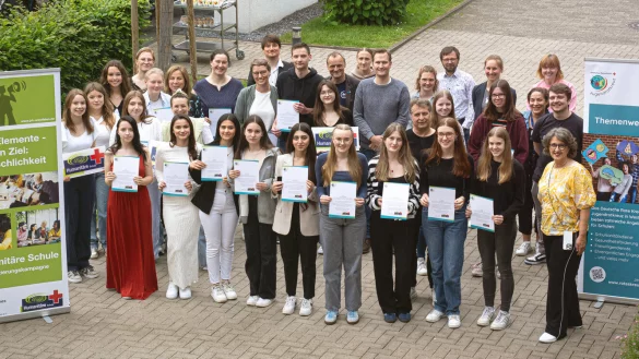 25 Schulen aus Westfalen-Lippe, darunter die Realschule Augustdorf, sind in M&uuml;nster vom Jugendrotkreuz als "Humanit&auml;re Schule" ausgezeichnet worden. - &copy; DRK