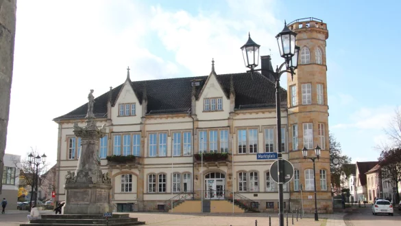 Im Rathaus wird &uuml;ber die Vorgabe der Verwaltung beraten. - &copy; Cordula Gr&ouml;ne