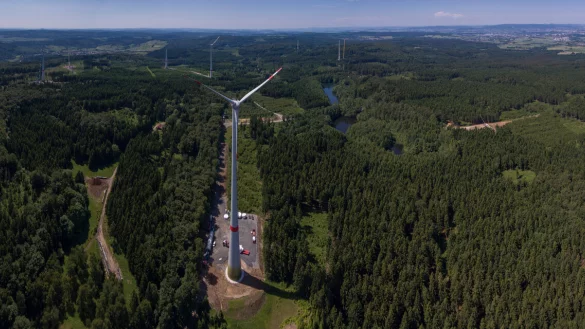 Nahe Kassel drehen sich neun Windkraftanlagen im Forst. Die St&auml;dtischen Werke Kassel sehen gro&szlig;e &Auml;hnlichkeiten zu den Gegebenheiten auf der Gausek&ouml;te. - &copy; St&auml;dtische Werke Kassel
