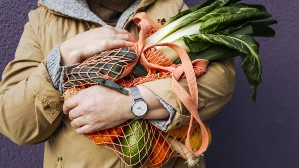 Frisches Gem&uuml;se und Obst ist gesund. Damit es lange frisch bleibt, ist einiges zu beachten. - &copy; IMAGO/Westend61