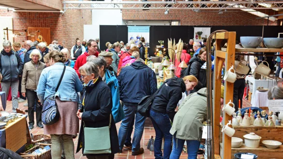 Der T&ouml;pfermarkt im Ziegeleimuseum Lage zieht regelm&auml;&szlig;ig viel Publikum von au&szlig;erhalb an. Die Stadt sollte die Kooperation mit dem Museum ausbauen und mehr bewerben, sagen Tourismus-Experten. - &copy; Nicole Ellerbrake