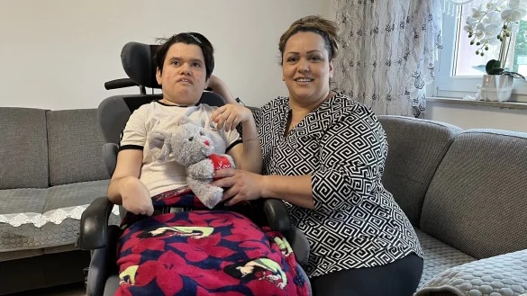 Eigentlich mag Lirifete Lisener ihre Wohnung am L&uuml;ttfeld. Doch sie ist zu klein und auch wegen der Schwerbehinderung von Tochter Gjeneta eigentlich ungeeignet. Die Suche nach einer Alternative gestaltet sich schwierig. - &copy; Till Brand