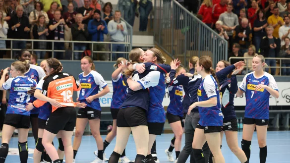 Die HSG feiert den &uuml;berzeugenden Heimsieg. - &copy; Paul Cohen