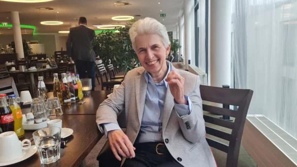 Zugewandt und aufmerksam: Von der Bissigkeit, die bei Auftritten auf &ouml;ffentlicher B&uuml;hne manchmal durchblitzt, ist im Gespr&auml;ch mit der LZ bei Marie-Agnes Strack-Zimmermann nichts zu sp&uuml;ren. - &copy; Marianne Schwarzer