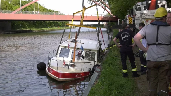 Einsatz am Mittellandkanal. Ein Mensch ist bei dem Bootsungl&uuml;ck gestorben. - &copy; MT
