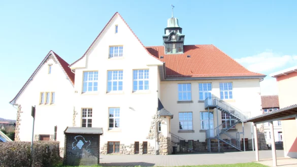Die Turmschule an der Leopoldstaler Stra&szlig;e wird f&uuml;r die OGS umgebaut. - &copy; Cordula Gr&ouml;ne