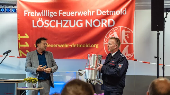 B&uuml;rgermeister Frank Hilker und Einheitsleiter Lars Topp. - &copy; FreitagTV