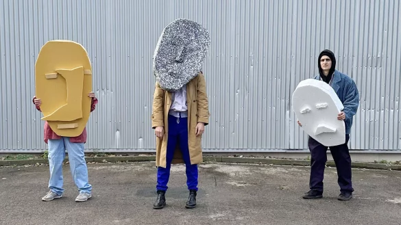 Das TheatreFragile befasst sich in seiner neuen Produktion erneut mit dem Thema Mansch und Gesellschaft - es geht um Einsamkeit in der Menge. - &copy; TheatreFragile