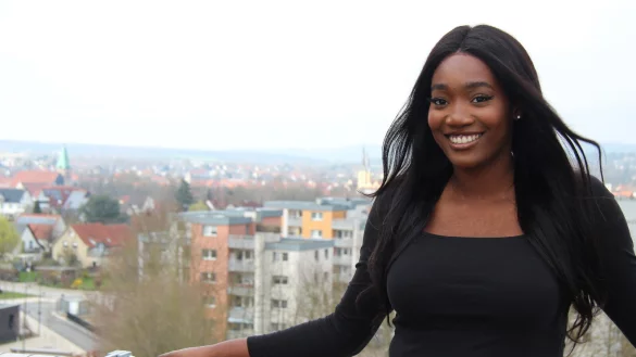 Lydwine Nitidem aus Lemgo. Die 21-Jährige studiert in Detmold Innenarchitektur. - © Till Brand