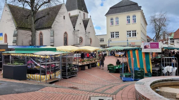 Einige Beschicker sind unzufrieden mit der Organisation durch die Marktgilde. CDU, Gr&uuml;ne und FDP haben beantragt, den Vertrag bis Ende Juni zu k&uuml;ndigen. Die Marktgilde hat allerdings zu einer Vollversammlung am 12. Juni eingeladen, die soll abgewartet werden. - &copy; Archivfoto: Astrid Sewing