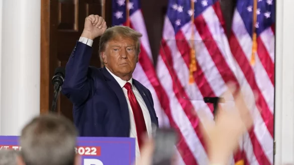 Donald Trump, ehemaliger Pr&auml;sident der USA, bezeichnete die Anklage als schlicht "l&auml;cherlich" und forderte: "Sie sollten die Sache sofort fallen lassen." - &copy; Andrew Harnik