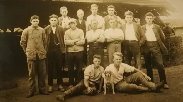 Eine Gruppe lippischer Ziegler am 25. Juni 1924. - &copy; Ziegler- und Handwerkerverein Cappel &ndash; Mossenberg &ndash; W&ouml;hren/ Repro: Freya K&ouml;hring