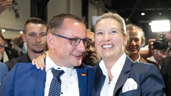 Tino Chrupalla und Alice Weidel (beide AfD) beim Bundesparteitag der AfD im Juni 2022. - &copy; Sebastian Kahnert/dpa