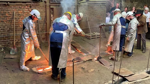 Die neuen Glocken für die Liebfrauenkirche werden in der Glockengießerei "Petit & Gebr. Edelbrock" in Gescher gegossen. - © Inga Haukambe