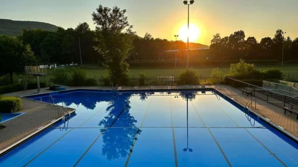 Das Freibad Elbrinxen bleibt - ebenso wie das L&uuml;gder Bad - in den Ferien an allen Wochentagen ge&ouml;ffnet. - &copy; DLRG L&uuml;gde-Elbrinxen/Freibad Elbrinxen
