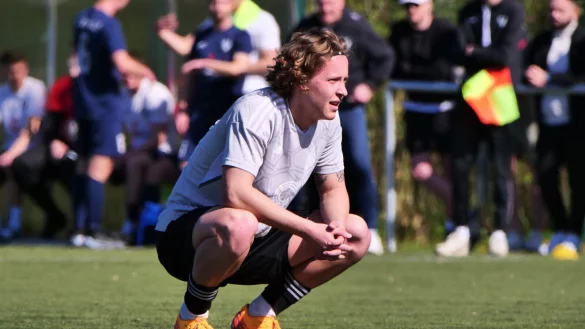 Nur kurz durchschnaufen darf Leo Heidemann, der mit dem TuS Lipperreihe in der Aufstiegsrelegation spielt. - © Jörg Hagemann