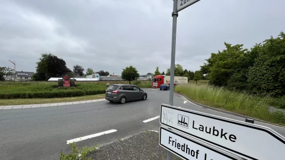 Der Fu&szlig;g&auml;ngerbereich wird barrierefrei umgebaut. - &copy; Till Brand