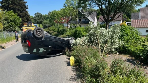 Das Fahrzeug landete auf dem Dach. - &copy; Cordula Gr&ouml;ne