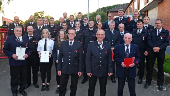 Zahlreiche Ehrungen und Bef&ouml;rderungen standen bei der Feuerwehr Schieder-Schwalenberg an. - &copy; Nicole Ellerbrake