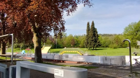 Im Horner Eggebad wurde eine Chlorgasleitung neu verlegt, noch ist es nicht ge&ouml;ffnet. - &copy; Franka Ronkartz (LZ)