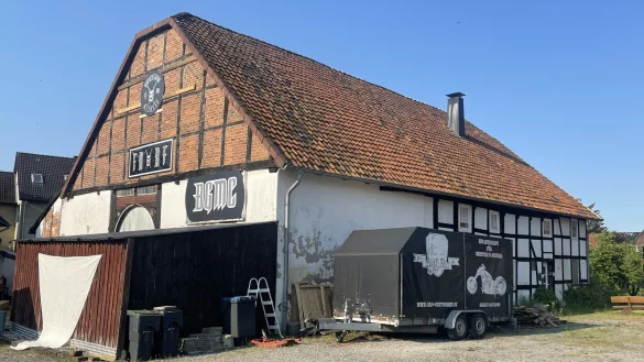 Das neue Clubhaus des "Brothers Guard MC" um den rechten Influencer Tim Kellner steht inmitten von Wohnbebauung. Und warum tut die Stadt nichts dagegen, fragen sich B&uuml;rgerinnen und B&uuml;rger. - &copy; Silke Buhrmester