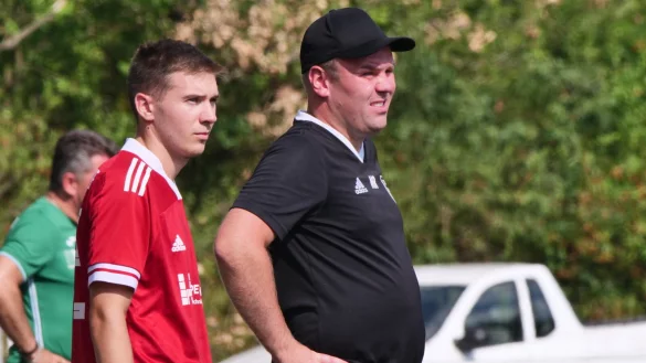 Auch für Lippereihes Trainer Markus Rüschenpöhler (rechts) und Dennis Keller ist die Saison jetzt beendet. - © Jörg Hagemann