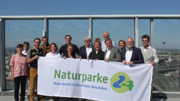 Die Geschäftsführerinnen und -führer der Naturparke in NRW sowie den Vorsitzenden des Naturparke NRW e.V. und der Vertreterin der Koordinierungsstelle Naturparke NRW freuen sich auf das Wochenende Mitte Juni. - © Naturpark Schwalm-Nette/Michael Puschmann