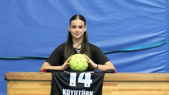 Der Name "Koyut&uuml;rk" steht auf dem Blomberger Trikot mit der Nummer 14. Nun geht es f&uuml;r die 15-j&auml;hrige Nurhan zu Nationalmannschaft in die T&uuml;rkei. - &copy; Oliver K&ouml;nig