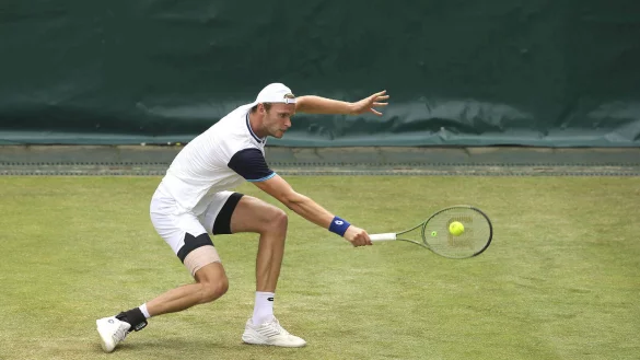 Louis We&szlig;els h&auml;tte gern noch den Rasen auf dem Centre Court, dann gegen den Russen Andrei Rublew, getestet. - &copy; IMAGO/Claus Bergmann